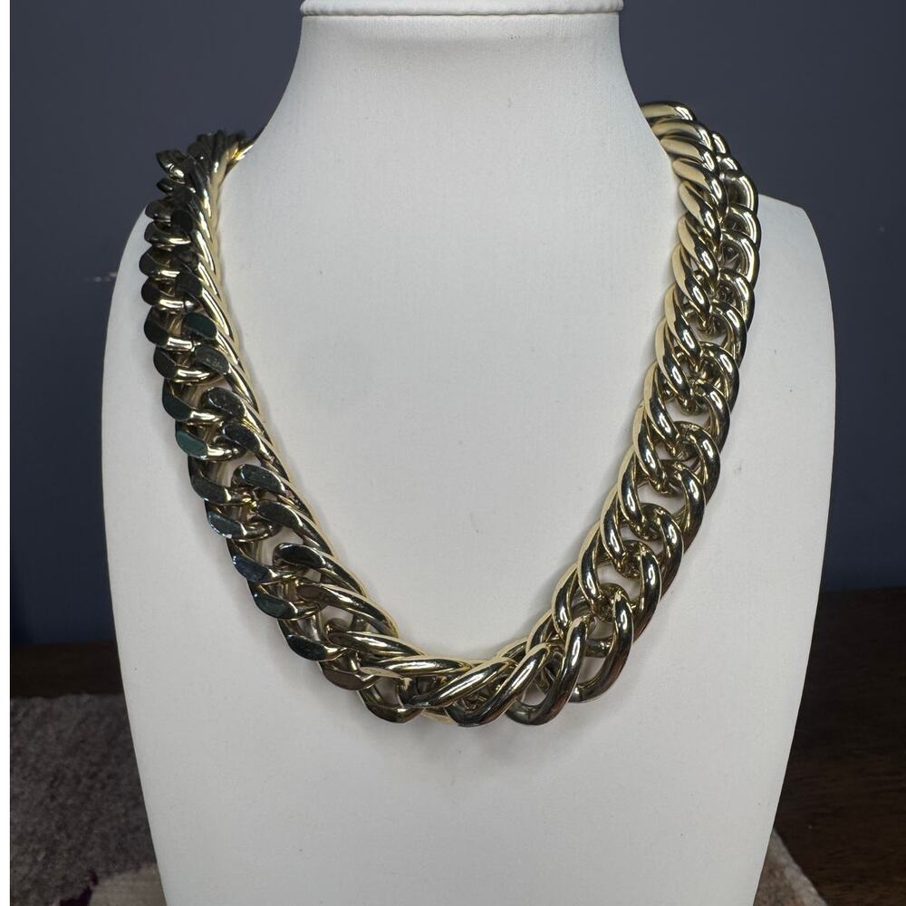 Vintage Shiny Gold Tone Metal Chunky Cuban Link Chain Necklace 16.5" Long